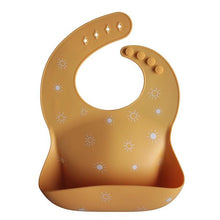 Görseli Galeri görüntüleyiciye yükleyin, Mushie Silicone Baby Bib (Sun) - Mushie Mama Önlüğü
