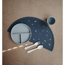 Görseli Galeri görüntüleyiciye yükleyin, Mushie Silicone Place Mat (Planets)
