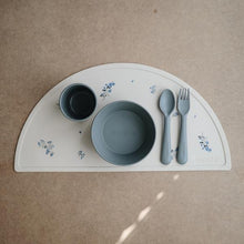 Görseli Galeri görüntüleyiciye yükleyin, Mushie Silicone Place Mat (Planets)
